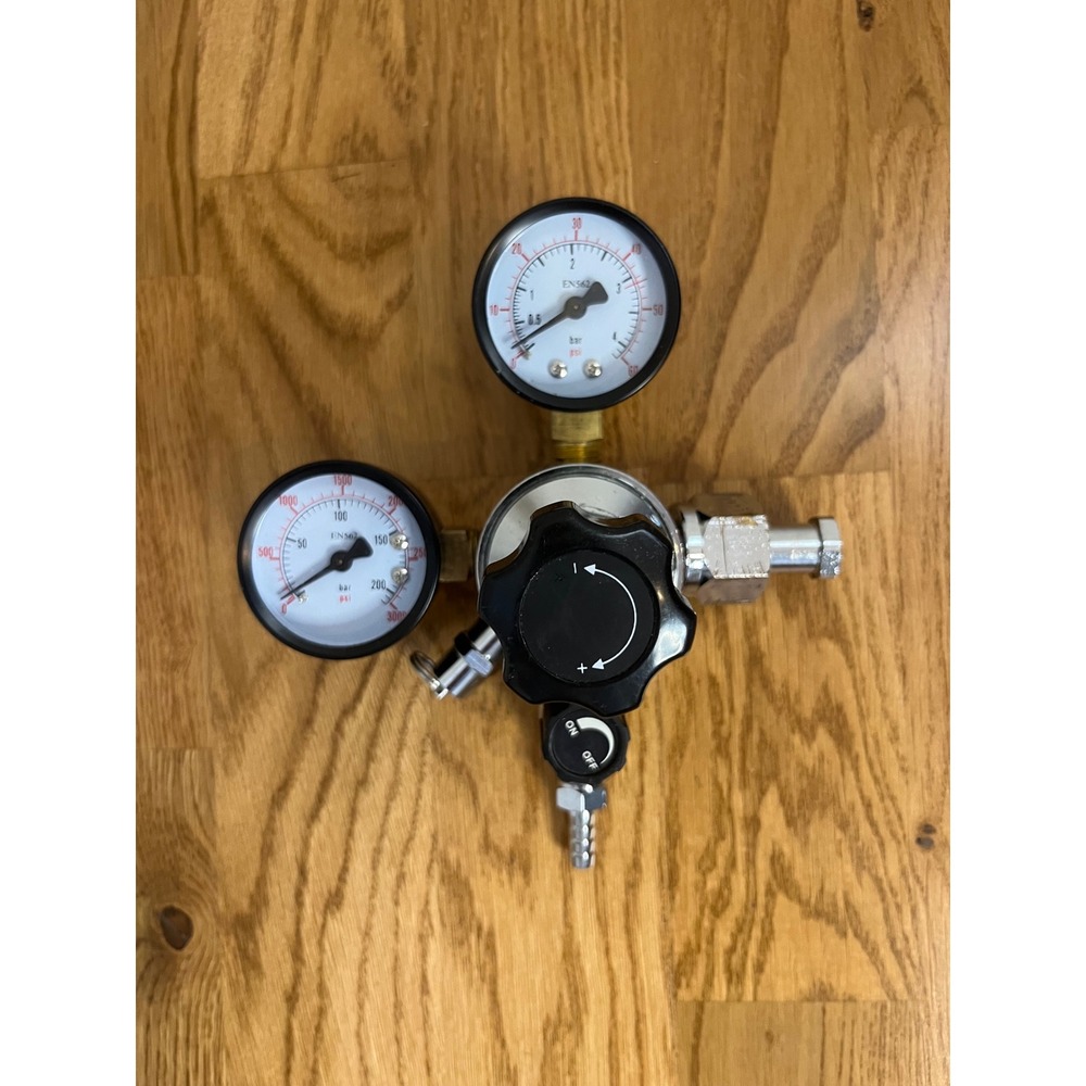 EN562 Oxygen Regulator Twin‎ Gauge 0-3000 PSI